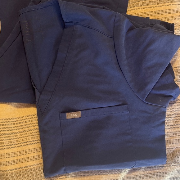 FIGS Scrub Set - Picture 3 of 4